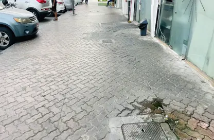 Shop - Studio for rent in Hamdan Street - Abu Dhabi
