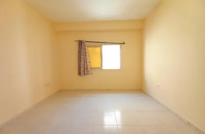 صورة لـ غرفة فارغة شقة - غرفة نوم - 1 حمام للايجار في مويلح - الشارقة ، صورة رقم 1