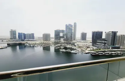 شقة - 2 غرف نوم - 3 حمامات للايجار في برج كورال - الخليج التجاري - دبي