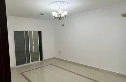 شقة - 2 غرف نوم - 2 حمامات للايجار في مساكن كورنيش عجمان - طريق كورنيش عجمان - عجمان