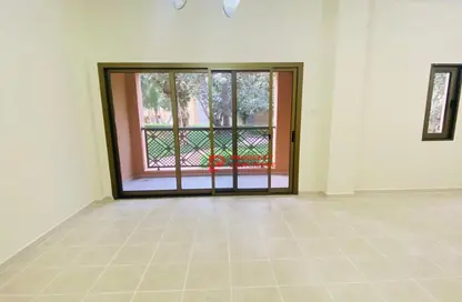 شقة - غرفة نوم - 2 حمامات للايجار في مباني الحدائق - الحدائق - دبي