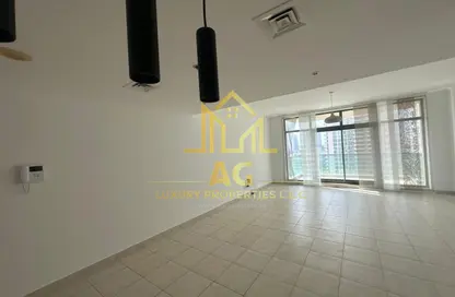 Apartment - 2 Bedrooms - 2 Bathrooms for rent in The Links East Tower - The Links - The Views - Dubai