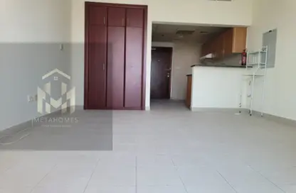 شقة - 1 حمام للايجار في هوكي الجليد - مدينة دبي الرياضية - دبي