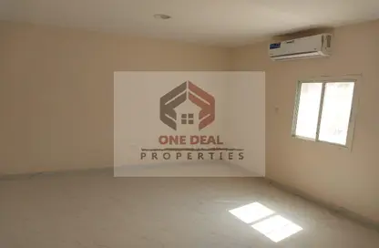 Empty Room image for: Apartment - 2 Bedrooms - 2 Bathrooms for rent in Al Markhaniya - Al Ain, Image 1