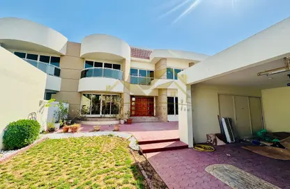 Villa - 4 Bedrooms - 5 Bathrooms for rent in Jumeirah 1 Villas - Jumeirah 1 - Jumeirah - Dubai