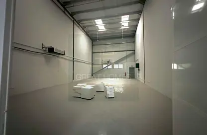 Warehouse - Studio - 1 Bathroom for rent in Dubai Commercity - Umm Ramool - Dubai