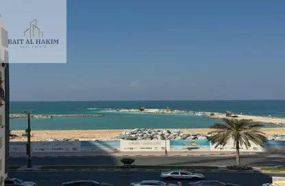 شقة - غرفة نوم - 1 حمام للايجار في برج الكورنيش - طريق كورنيش عجمان - عجمان