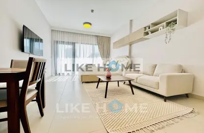 Living / Dining Room image for: Apartment - 1 Bathroom for rent in Al Waleed Garden 2 - Al Waleed Garden - Al Jaddaf - Dubai, Image 1