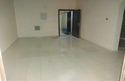 شقة - غرفة نوم - 1 حمام للايجار في طريق كورنيش عجمان - عجمان