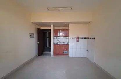 Apartment - Studio - 1 Bathroom for rent in Bu Tina - Al Sharq - Sharjah