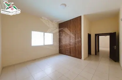 Apartment - 2 Bedrooms - 3 Bathrooms for rent in Al Dafeinah - Asharej - Al Ain