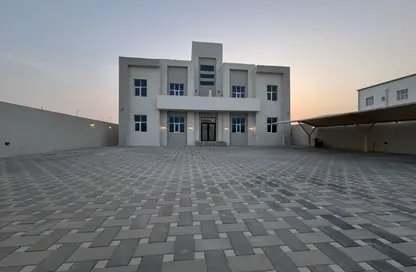 شقة - 3 غرف نوم - 4 حمامات للايجار في مدينة الرياض - أبوظبي