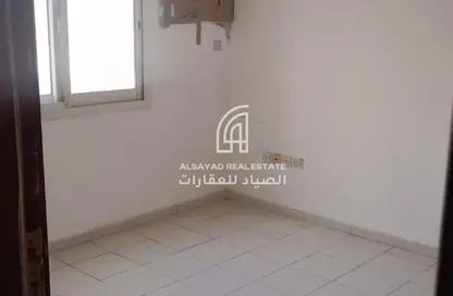 شقة - 1 حمام للايجار في بناء النباعة - النبعة - الشرق - الشارقة