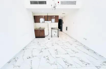 Apartment - Studio - 1 Bathroom for rent in Muwaileh 29 Building - Muwaileh - Sharjah