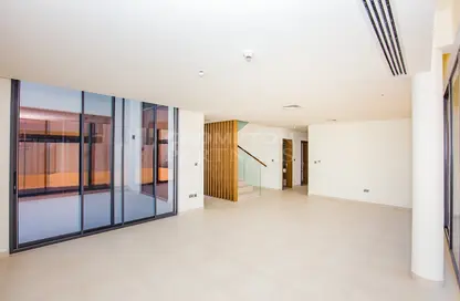 Villa - 5 Bedrooms - 6 Bathrooms for rent in West Yas - Yas Island - Abu Dhabi