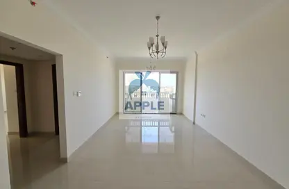 شقة - 2 غرف نوم - 2 حمامات للايجار في الزاهية - تجارية مويلح - الشارقة