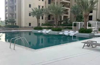 صورة لـ حوض سباحة شقة - غرفة نوم - 1 حمام للايجار في اصايل - مدينة جميرا ليفينج - أم سقيم - دبي ، صورة رقم 1