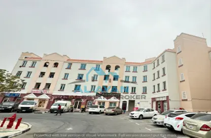 شقة - غرفة نوم - 2 حمامات للبيع في واي-11 - طراز إنجليزي - المدينة الدولية - دبي