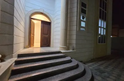 Villa - 4 Bedrooms - 5 Bathrooms for rent in Madinat Al Riyad - Abu Dhabi