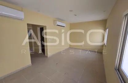 Apartment - 1 Bedroom - 2 Bathrooms for rent in Burj Nahar Building - Al Muteena - Deira - Dubai