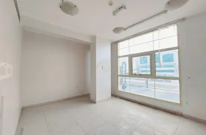 Empty Room image for: Office Space - Studio - 2 Bathrooms for rent in Hai Qesaidah - Central District - Al Ain, Image 1