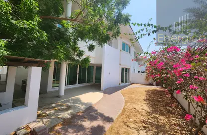Villa - 4 Bedrooms - 5 Bathrooms for rent in Jumeirah 1 Villas - Jumeirah 1 - Jumeirah - Dubai