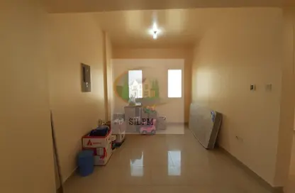 صورة لـ ردهة-ممر شقة - غرفة نوم - 1 حمام للايجار في شارع حمدان - أبوظبي ، صورة رقم 1