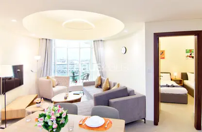 شقة - 2 غرف نوم - 3 حمامات للايجار في عزيزي بلازا - الفرجان - دبي