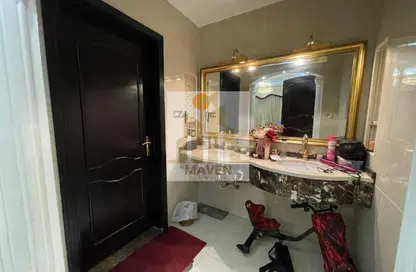 Villa - 4 Bedrooms - 5 Bathrooms for rent in Baniyas - Abu Dhabi