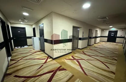 Apartment - 1 Bathroom for rent in Al Ghaith Tower - Hamdan Street - Abu Dhabi