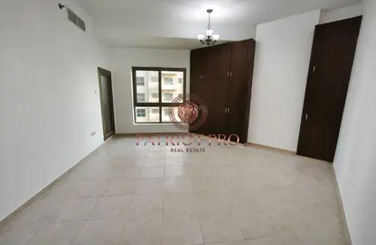 شقة - غرفة نوم - 2 حمامات للايجار في برج الشعفار - برشا هايتس (تيكوم) - دبي