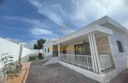 Outdoor House image for: Villa - 3 Bedrooms - 4 Bathrooms for rent in Khuzam - Ras Al Khaimah, Image 1