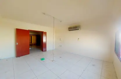 Empty Room image for: Office Space - Studio - 1 Bathroom for rent in Batha Al Hayer - Al Ain Industrial Area - Al Ain, Image 1