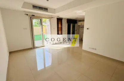 Villa - 2 Bedrooms - 3 Bathrooms for rent in Springs 8 - The Springs - Dubai