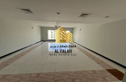 Apartment - 4 Bedrooms - 4 Bathrooms for rent in Lake Tower - Al Majaz 1 - Al Majaz - Sharjah