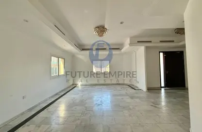 Villa - 4 Bedrooms - 5 Bathrooms for rent in Mankhool Road - Bur Dubai - Dubai