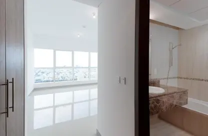 Apartment - 2 Bedrooms - 2 Bathrooms for rent in Bloom Central - Al Tibbiya - Abu Dhabi