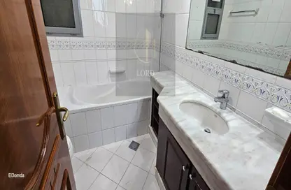 Apartment - 3 Bedrooms - 4 Bathrooms for rent in Airport Road - Abu Dhabi