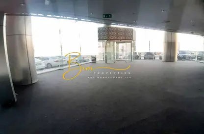 صورة لـ موقف سيارات صالة عرض - استوديو للايجار في برج الواحة - الخالدية - أبوظبي ، صورة رقم 1