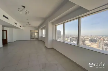 Apartment - 3 Bedrooms - 5 Bathrooms for rent in Blue Tower - Sheikh Zayed Road - Dubai
