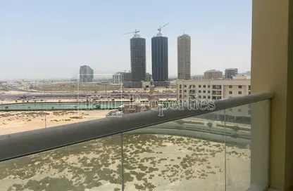 شقة - 2 غرف نوم - 2 حمامات للايجار في 8 مزايا - كيو بوينت - دبي لاند - دبي