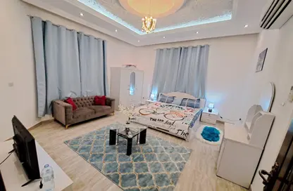 صورة لـ غرفة المعيشة شقة - 1 حمام للايجار في فيلات مدينة خليفة آيه - مدينة خليفة أ - مدينة خليفة - أبوظبي ، صورة رقم 1
