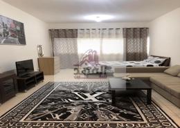 صورةغرفة المعيشة لـ: Studio - 1 حمام للكراء في شارع الشيخ جابر الصباح - النعيمية - النعيمية - عجمان, صورة 1