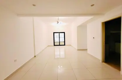 Apartment - 3 Bedrooms - 3 Bathrooms for rent in Al Thani Muwaileh - Muwaileh Commercial - Sharjah