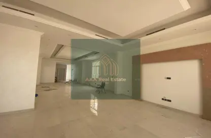 صورة لـ غرفة فارغة فيلا - 6 غرف نوم للايجار في الخوانيج 1 - الخوانيج - دبي ، صورة رقم 1