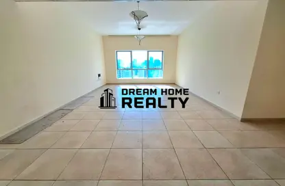 Apartment - 1 Bedroom - 2 Bathrooms for rent in Yasmeen Tower - Al Majaz 2 - Al Majaz - Sharjah