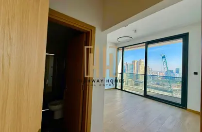 شقة - غرفة نوم - 2 حمامات للايجار في برج لا بلاج - الممزر - الشارقة - الشارقة شقة - غرفة نوم - 2 حمامات للايجار في برج لا بلاج - الممزر - الشارقة - الشارقة