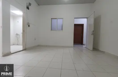 Apartment - Studio - 1 Bathroom for rent in Al Dhafrah Street - Al Mushrif - Abu Dhabi