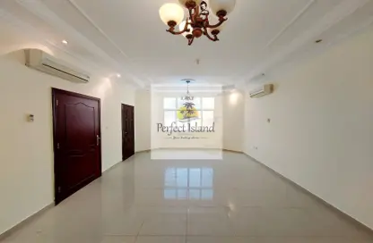 Empty Room image for: Villa - 4 Bedrooms - 6 Bathrooms for rent in Shakhbout City - Abu Dhabi, Image 1