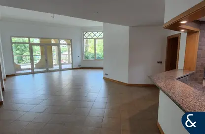 Apartment - 3 Bedrooms - 3 Bathrooms for rent in Jash Hamad - Shoreline Apartments - Palm Jumeirah - Dubai